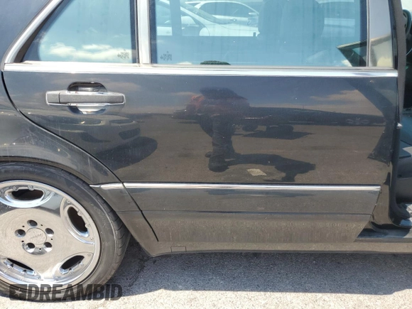 1995 Mercedes-Benz S with VIN WDBGA51E9SA239416, listed as a Copart auction lot 56059905 with 186,286 mi miles and Clean Title. Bid and sale history available at DreamBid. Image 10.