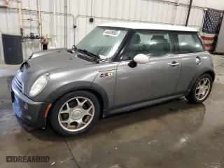 2004 MINI Cooper Hardtop S with VIN WMWRE33444TD75032, listed as a Copart auction lot 44933935 with 152,895 mi miles and Salvage Title. Bid and sale history available at carsss.com. Image 1.