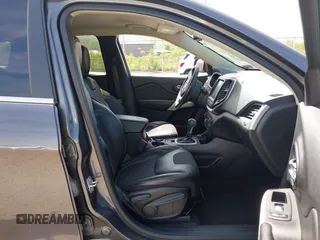 2018 Jeep Cherokee Latitude Plus z VIN 1C4PJMLX5JD603290, wystawiony jako IAAI lot #42237865 z przebiegiem 89 516 mil mil oraz . Historia ofert i sprzedaży dostępna na DreamBid. Obrazek 5.