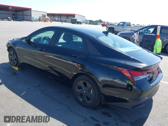 2023 Hyundai Elantra SEL z VIN KMHLM4AG6PU512266, wystawiony jako IAAI lot #42355805 z przebiegiem 71 204 mil mil oraz . Historia ofert i sprzedaży dostępna na DreamBid. Obrazek 3.