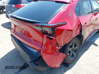 2023 Toyota bZ4X XLE z VIN JTMAAAAA6PA000832, wystawiony jako IAAI lot #41969455 z przebiegiem 47 239 mil mil oraz . Historia ofert i sprzedaży dostępna na DreamBid. Obrazek 6.