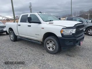 2020 Ram 2500 Tradesman z VIN 3C6UR5CJ4LG272647, wystawiony jako IAAI lot #41853221 z przebiegiem 74 555 mil mil oraz . Historia ofert i sprzedaży dostępna na DreamBid. Obrazek 1.