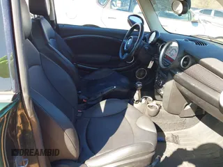 2013 MINI Hardtop S z VIN WMWSV3C56DT478234, wystawiony jako IAAI lot #41595692 z przebiegiem 255 453 mil mil oraz . Historia ofert i sprzedaży dostępna na DreamBid. Obrazek 5.