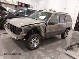 1997 Jeep Grand Cherokee Laredo with VIN 1J4GZ58S2VC746778, listed as a IAAI auction lot 41225925 with 196,679 mi miles. Bid and sale history available at carsss.com. Image 18.