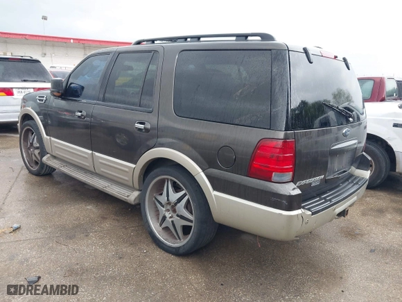 2005 Ford Expedition Eddie Bauer with VIN 1FMFU175X5LA96811, listed as a IAAI auction lot 41942136 with 250,112 mi miles. Bid and sale history available at carsss.com. Image 3.