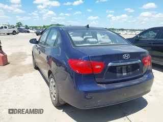 2010 Hyundai Elantra GLS z VIN KMHDU4AD4AU180006, wystawiony jako IAAI lot #42237963 z przebiegiem 232 987 mil mil oraz . Historia ofert i sprzedaży dostępna na DreamBid. Obrazek 3.