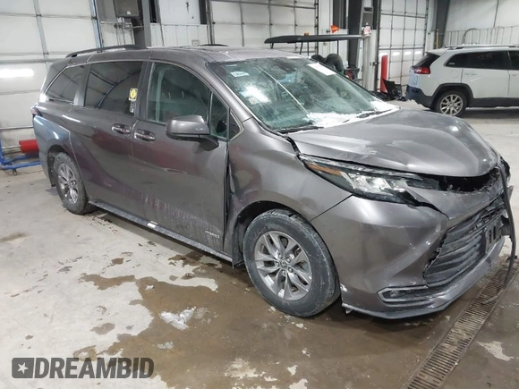 2021 Toyota Sienna XLE with VIN 5TDYSKFC4MS031961, listed as a IAAI auction lot 41601788 with 56,640 mi miles. Bid and sale history available at carsss.com. Image 1.