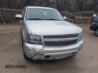 2014 Chevrolet Suburban LS with VIN 1GNSCHE08ER217393, listed as a IAAI auction lot 41563635 with 212,852 mi miles. Bid and sale history available at carsss.com. Image 6.