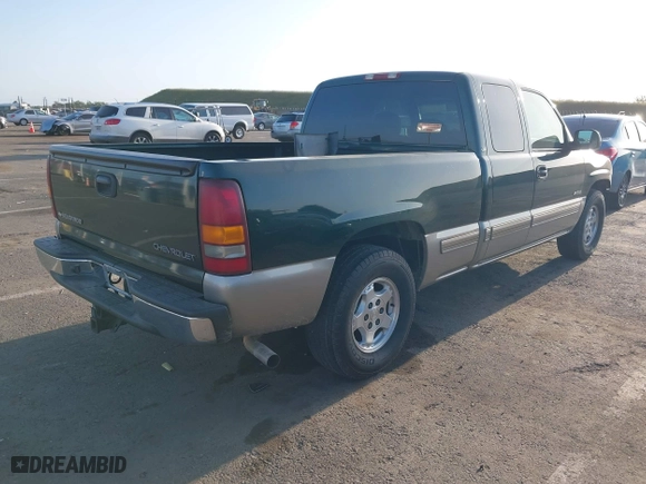 2002 Chevrolet Silverado 1500 LT with VIN 2GCEC19T921333952, listed as a IAAI auction lot 42100985 with 180,598 mi miles. Bid and sale history available at carsss.com. Image 4.