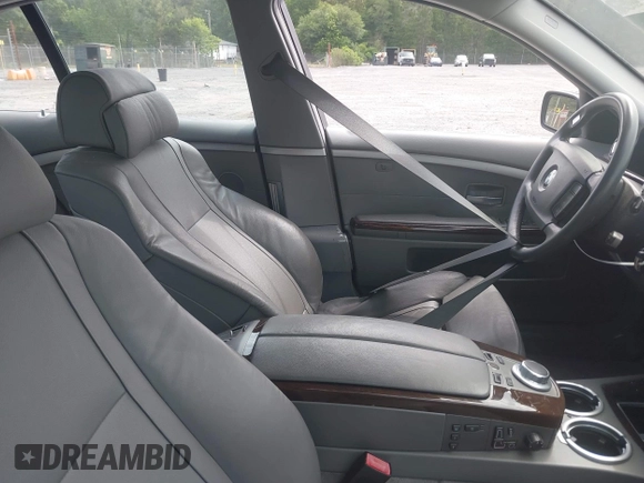 2007 BMW 7 Series 750i with VIN WBAHL83527DT10280, listed as a IAAI auction lot 42195930 with 80,971 mi miles and . Bid and sale history available at carsss.com. Image 5.