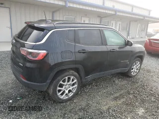 2024 Jeep Compass Latitude Lux with VIN 3C4NJDFN4RT583671, listed as a Copart auction lot 43194835 with 20,124 mi miles and Salvage title. Bid and sale history available at DreamBid. Image 3.
