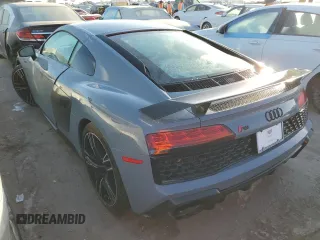 2022 Audi R8 z VIN WUAKBAFX5N7901301, wystawiony jako Copart lot #76451354 z przebiegiem Nie podano mil oraz Nie do naprawy • Non repairable. Historia ofert i sprzedaży dostępna na DreamBid. Obrazek 2.