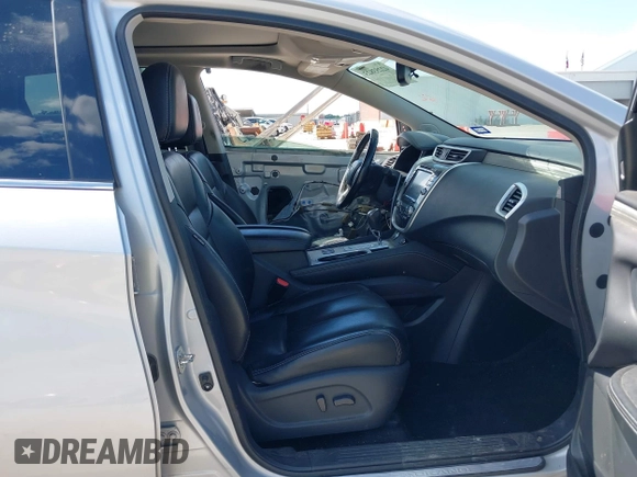 2018 Nissan Murano S z VIN 5N1AZ2MG6JN128417, wystawiony jako IAAI lot #42253823 z przebiegiem 128 946 mil mil oraz . Historia ofert i sprzedaży dostępna na DreamBid. Obrazek 5.