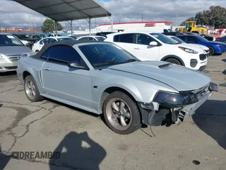 2002 Ford Mustang GT Deluxe z VIN 1FAFP45X42F133370, wystawiony jako IAAI lot #41517957 z przebiegiem 81 217 mil mil oraz . Historia ofert i sprzedaży dostępna na DreamBid. Obrazek 1.