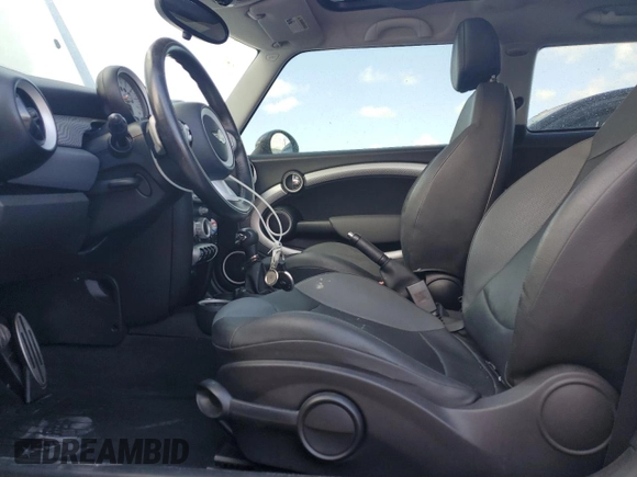 2009 MINI Hardtop S with VIN WMWMF73569TW87834, listed as a Copart auction lot 60362395 with 52,448 mi miles and Salvage title. Bid and sale history available at DreamBid. Image 7.