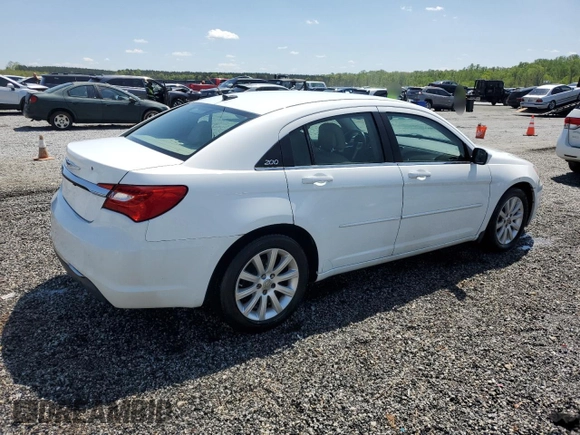 2013 Chrysler 200 Touring with VIN 1C3CCBBB8DN635916, listed as a Copart auction lot 52028325 with 193,600 mi miles and Salvage Title. Bid and sale history available at carsss.com. Image 3.