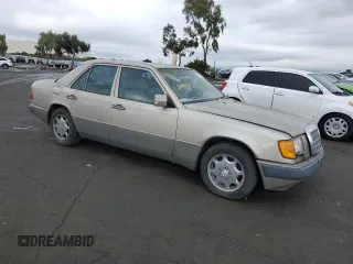 1991 Mercedes-Benz 300 E with VIN WDBEA30D4MB426614, listed as a Copart auction lot 86784864 with 95,640 mi miles and Clean Title. Bid and sale history available at carsss.com. Image 4.