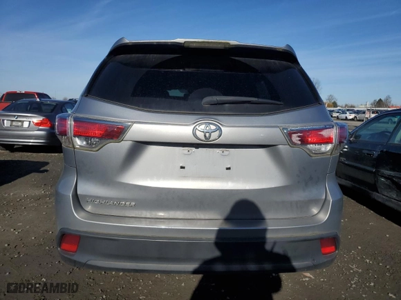 2016 Toyota Highlander LE with VIN 5TDZARFH9GS021698, listed as a Copart auction lot 89211865 with 86,086 mi miles and Salvage Title. Bid and sale history available at carsss.com. Image 6.