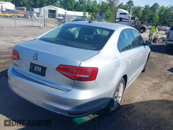 2015 Volkswagen Jetta SE с VIN 3VWD17AJ4FM323906, выставлен на аукционе IAAI как лот 42543996 с пробегом 88 382 миль миль и . История ставок и продаж доступна на DreamBid. Изображение 4.