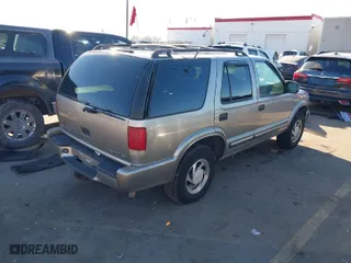 2001 Chevrolet Blazer LT with VIN 1GNDT13WX12195102, listed as a IAAI auction lot 41382437 with 163,921 mi miles. Bid and sale history available at carsss.com. Image 4.