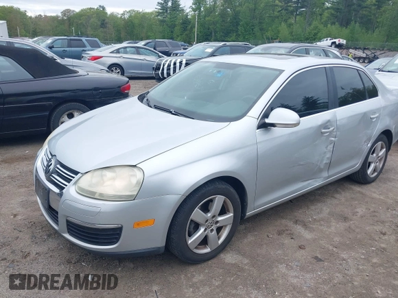 2009 Volkswagen Jetta SE with VIN 3VWRZ81K79M013704, listed as a IAAI auction lot 42259656 with 197,600 mi miles and . Bid and sale history available at DreamBid. Image 2.