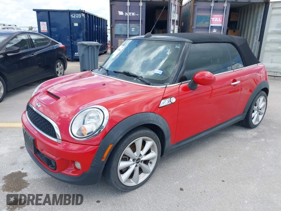 2014 MINI Convertible S z VIN WMWZP3C56ET707702, wystawiony jako IAAI lot #42431046 z przebiegiem 65 726 mil mil oraz . Historia ofert i sprzedaży dostępna na DreamBid. Obrazek 2.