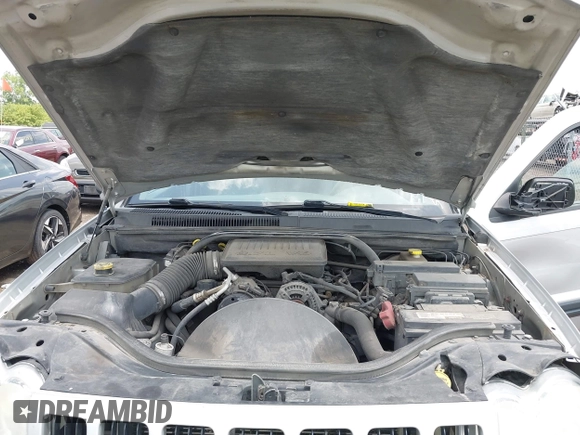 2005 Jeep Grand Cherokee Laredo z VIN 1J4GR48K35C515589, wystawiony jako IAAI lot #42452874 z przebiegiem 253 743 mil mil oraz . Historia ofert i sprzedaży dostępna na DreamBid. Obrazek 10.