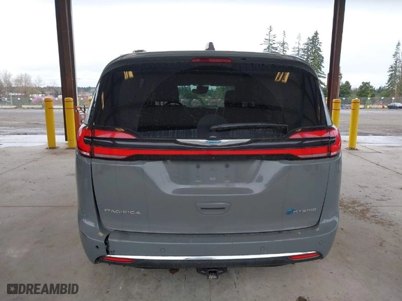 2021 Chrysler Pacifica Hybrid Touring L with VIN 2C4RC1L78MR581255, listed as a IAAI auction lot 41913443 with 71,193 mi miles. Bid and sale history available at carsss.com. Image 16.