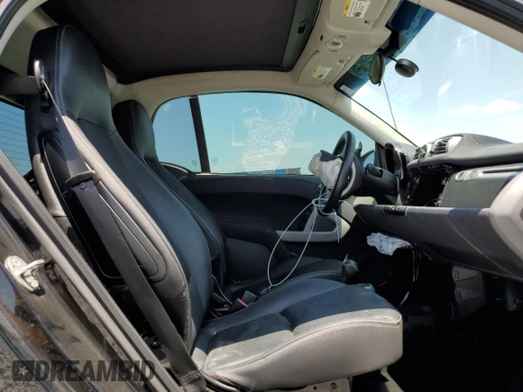 2015 Smart fortwo Passion z VIN WMEEJ3BA5FK819174, wystawiony jako Copart lot #53205005 z przebiegiem 78 364 mil mil oraz Szkody całkowita. Historia ofert i sprzedaży dostępna na DreamBid. Obrazek 10.
