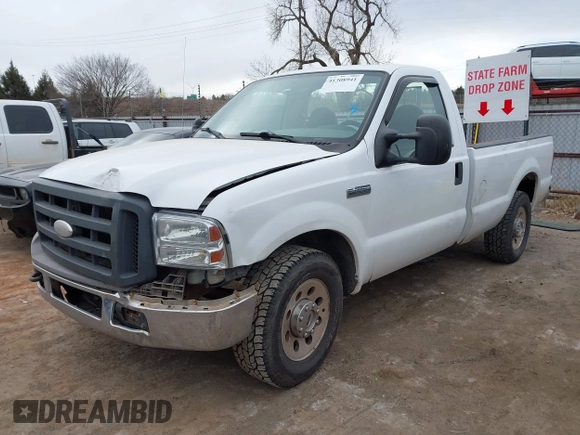2005 Ford F-250 XL z VIN 1FTNF20585EB02605, wystawiony jako IAAI lot #41308941 z przebiegiem 223 607 mil mil oraz . Historia ofert i sprzedaży dostępna na DreamBid. Obrazek 2.