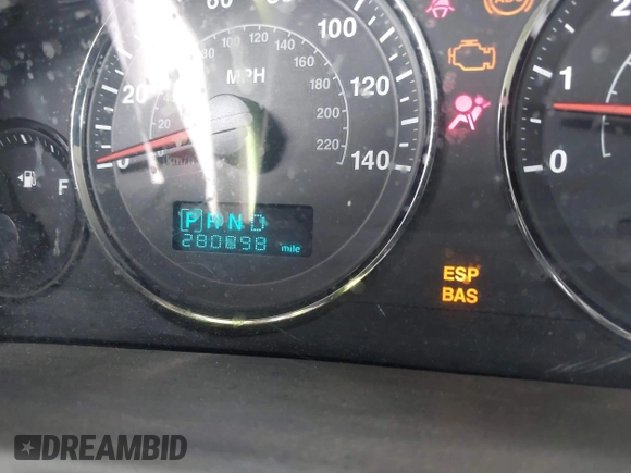 2006 Jeep Commander z VIN 1J8HG48K86C191324, wystawiony jako IAAI lot #42121472 z przebiegiem 220 098 mil mil oraz . Historia ofert i sprzedaży dostępna na DreamBid. Obrazek 15.