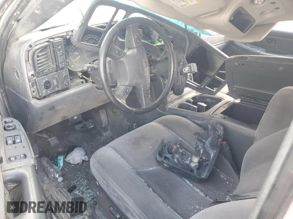 2003 GMC Sierra 2500HD SLE z VIN 1GTHK29U83E116147, wystawiony jako Copart lot #57079385 z przebiegiem Nie podano mil oraz Szkoda całkowita • Salvage title. Historia ofert i sprzedaży dostępna na DreamBid. Obrazek 8.