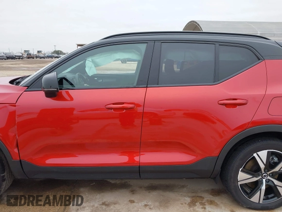2021 Volvo XC40 with VIN YV4ED3UR7M2564563, listed as a IAAI auction lot 41578313 with 32,293 mi miles and . Bid and sale history available at carsss.com. Image 14.