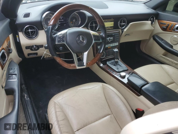 2012 Mercedes-Benz SLK 350 z VIN WDDPK5HA9CF008205, wystawiony jako Copart lot #55739275 z przebiegiem 157 538 mil mil oraz Szkoda całkowita • Salvage title. Historia ofert i sprzedaży dostępna na DreamBid. Obrazek 8.