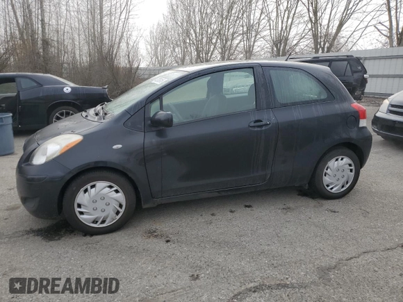 2010 Toyota Yaris z VIN JTDJT4K31A5301682, wystawiony jako Copart lot #47076115 z przebiegiem 153 663 mil mil oraz Czysty tytuł • Clean title. Historia ofert i sprzedaży dostępna na DreamBid. Obrazek 1.