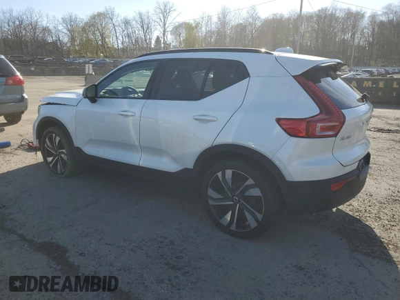 2023 Volvo XC40 Plus Dark Theme с VIN YV4L12UW4P2051131, выставлен на аукционе Copart как лот 53583395 с пробегом 18 005 миль миль и Списание • Salvage title. История ставок и продаж доступна на DreamBid. Изображение 2.