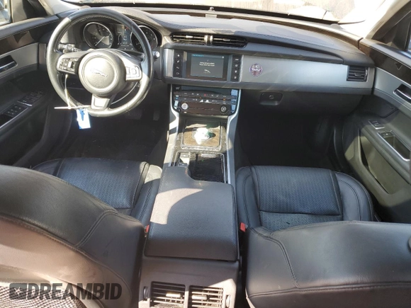 2016 Jaguar XF 35t Prestige with VIN SAJBK4BV6GCY17003, listed as a Copart auction lot 76336784 with 105,686 mi miles and Salvage Title. Bid and sale history available at carsss.com. Image 8.