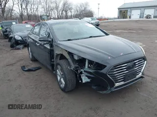 2018 Hyundai Sonata Limited with VIN 5NPE34AF8JH610692, listed as a IAAI auction lot 41503265 with 137,599 mi miles. Bid and sale history available at carsss.com. Image 1.
