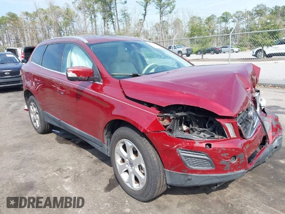 2013 Volvo XC60 3.2L z VIN YV4952DL4D2390794, wystawiony jako IAAI lot #41688798 z przebiegiem 104 940 mil mil oraz . Historia ofert i sprzedaży dostępna na DreamBid. Obrazek 1.