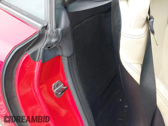 2013 Mercedes-Benz SLK 250 с VIN WDDPK4HAXDF064844, выставлен на аукционе IAAI как лот 41238237 с пробегом 61 180 миль миль и . История ставок и продаж доступна на DreamBid. Изображение 8.