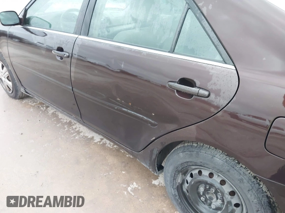 2002 Toyota Camry LE z VIN JTDBE32K720119418, wystawiony jako IAAI lot #42360721 z przebiegiem 235 678 mil mil oraz . Historia ofert i sprzedaży dostępna na DreamBid. Obrazek 6.