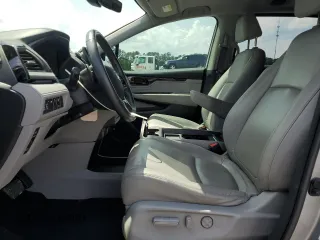 2021 Honda Odyssey Touring z VIN 5FNRL6H85MB039444, wystawiony jako Copart lot #57142205 z przebiegiem 74 228 mil mil oraz Szkoda całkowita • Salvage title. Historia ofert i sprzedaży dostępna na DreamBid. Obrazek 7.