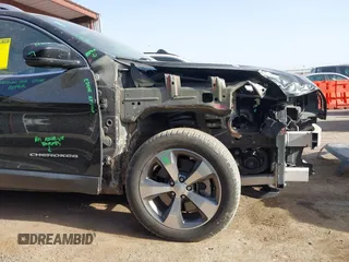 2019 Jeep Cherokee Limited с VIN 1C4PJLDB9KD427679, выставлен на аукционе IAAI как лот 41797126 с пробегом 112 457 миль миль и . История ставок и продаж доступна на DreamBid. Изображение 22.