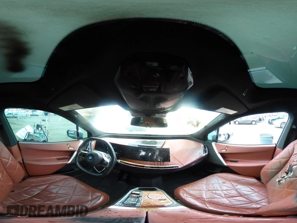 2022 BMW iX xDrive50 z VIN WB523CF01NCK27983, wystawiony jako IAAI lot #42106093 z przebiegiem 21 505 mil mil oraz . Historia ofert i sprzedaży dostępna na DreamBid. Obrazek 25.