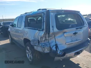 2014 Chevrolet Suburban LT with VIN 1GNSCJE0XER131638, listed as a IAAI auction lot 41305777 with 200,962 mi miles. Bid and sale history available at carsss.com. Image 3.