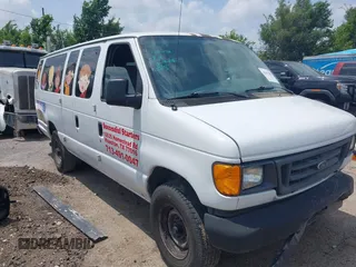 2007 Ford Econoline Passenger XL z VIN 1FBSS31LX7DA91475, wystawiony jako IAAI lot #42067588 z przebiegiem 183 522 mil mil oraz . Historia ofert i sprzedaży dostępna na DreamBid. Obrazek 1.