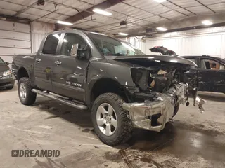 2006 Nissan Titan SE z VIN 1N6BA07B26N560821, wystawiony jako IAAI lot #42124536 z przebiegiem 149 604 mil mil oraz . Historia ofert i sprzedaży dostępna na DreamBid. Obrazek 1.