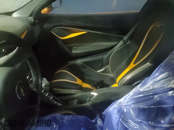 2018 McLaren 720S z VIN SBM14DCA1JW000230, wystawiony jako Copart lot #44311435 z przebiegiem Nie podano mil oraz Tytuł czysty. Historia ofert i sprzedaży dostępna na DreamBid. Obrazek 7.