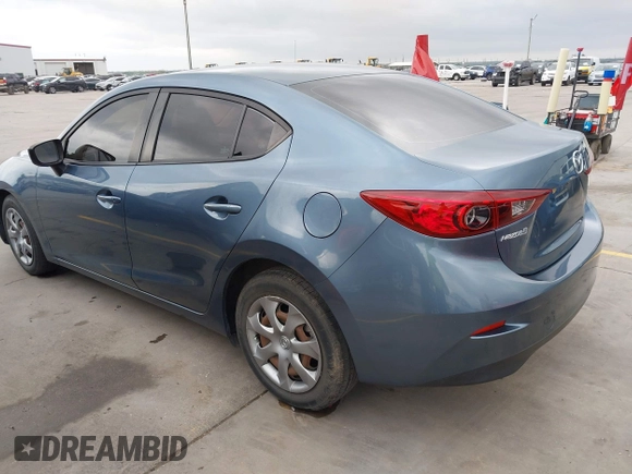 2015 Mazda 3 i SV z VIN JM1BM1T77F1251936, wystawiony jako IAAI lot #42124495 z przebiegiem 82 805 mil mil oraz . Historia ofert i sprzedaży dostępna na DreamBid. Obrazek 3.