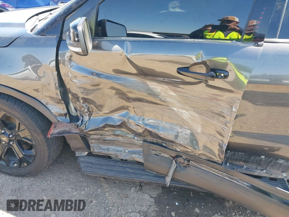 2019 Ford Explorer Sport с VIN 1FM5K8GT6KGA76813, выставлен на аукционе IAAI как лот 41970456 с пробегом 71 624 миль миль и . История ставок и продаж доступна на DreamBid. Изображение 6.